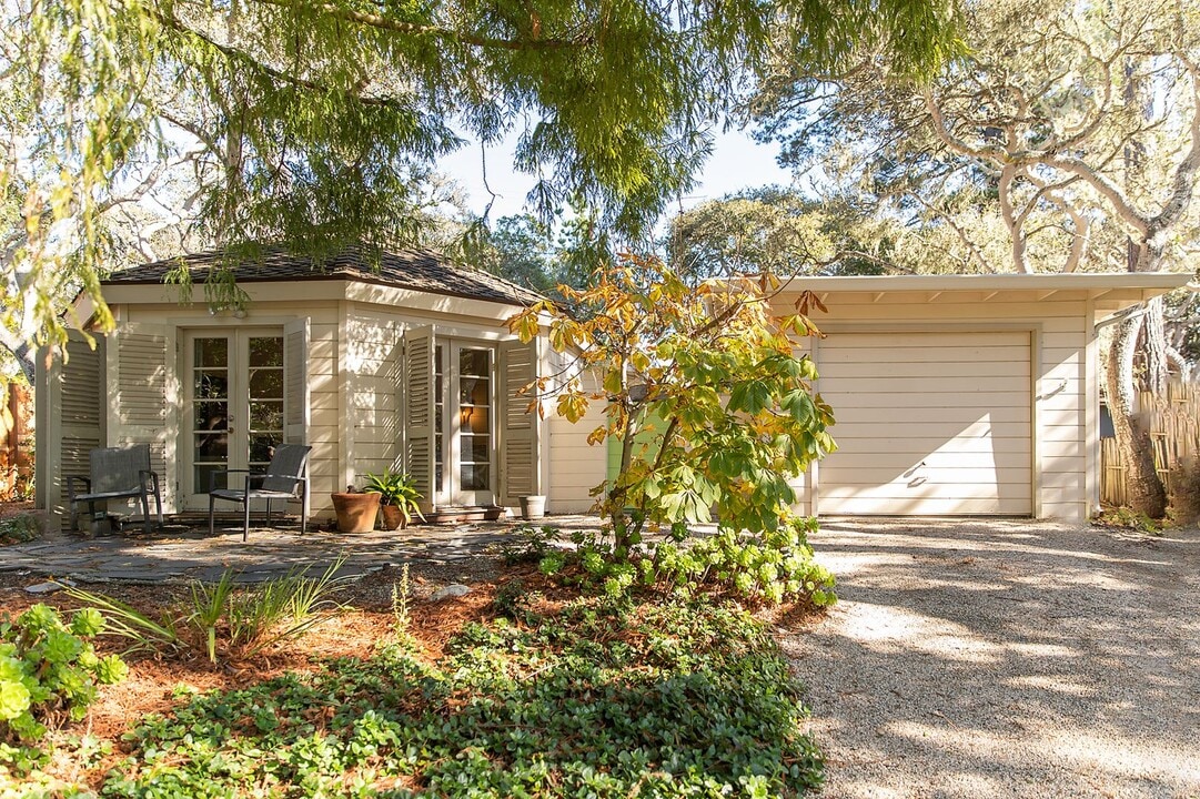 25945 Junipero St in Carmel, CA - Building Photo