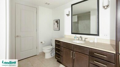 777 Preston St, Unit 11E in Houston, TX - Foto de edificio - Building Photo