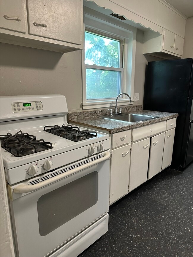 104 1/2 Bernard St, Unit 1 in Rochester, NY - Building Photo - Building Photo