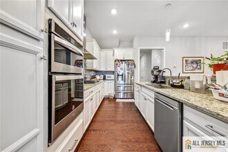 21 Hamilton Dr in Cranbury, NJ - Building Photo - Building Photo