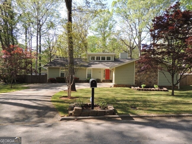 property at 754 Post Rd Ln