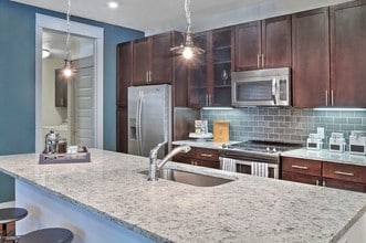 Holden Heights in Houston, TX - Foto de edificio - Building Photo