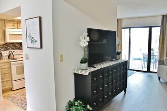 7805 Renaissance Ct, Unit B in Charlotte, NC - Foto de edificio - Building Photo