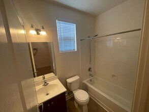 1421 Topanga Ln in Lincoln, CA - Foto de edificio - Building Photo