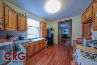 23 Indiana Ter, Unit 1 in Newton, MA - Foto de edificio - Building Photo