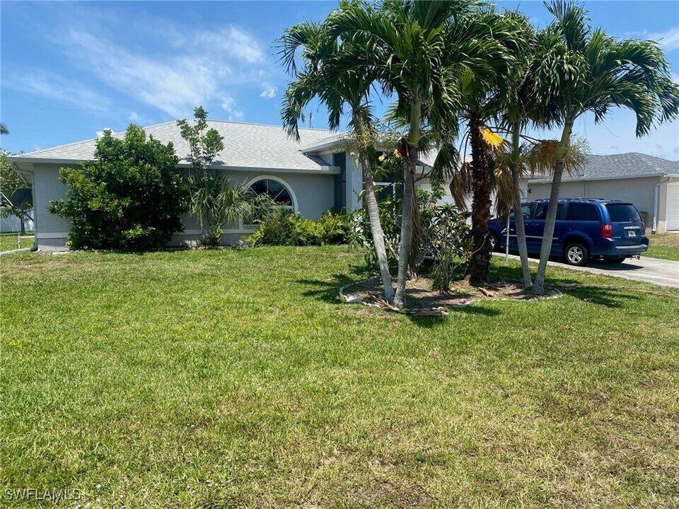 4602 SW 6th Pl in Cape Coral, FL - Foto de edificio