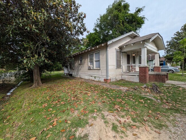 2105 Cable Ave in Beaumont, TX - Building Photo - Building Photo