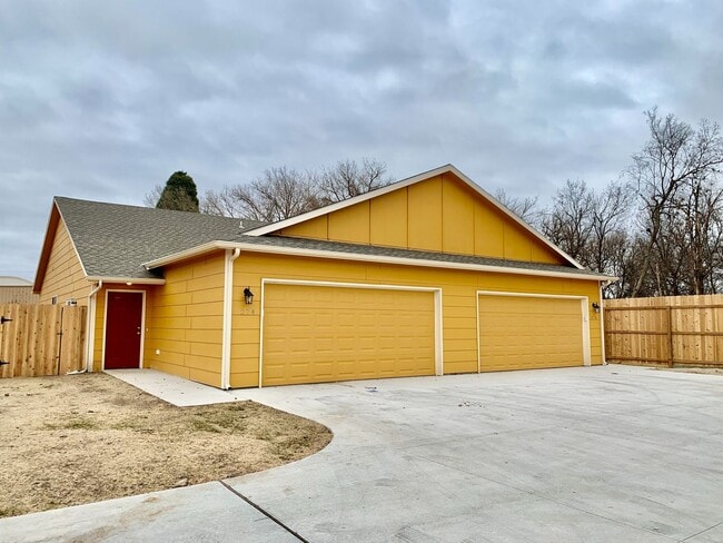 property at 276 N Florence St