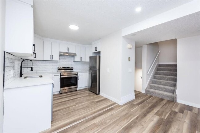 3800 Fonda Way SE in Calgary, AB - Building Photo - Building Photo