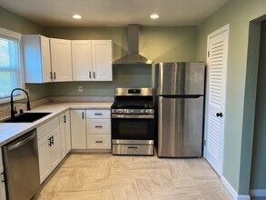 472 Clara Street in Oakland, CA - Foto de edificio - Building Photo