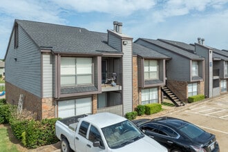 Stone Canyon in Arlington, TX - Building Photo - Building Photo