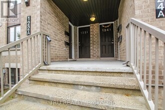 122 Lindenshade Dr in Ottawa, ON - Building Photo - Building Photo