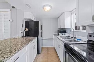 1402 4th St in Neptune Beach, FL - Building Photo - Building Photo
