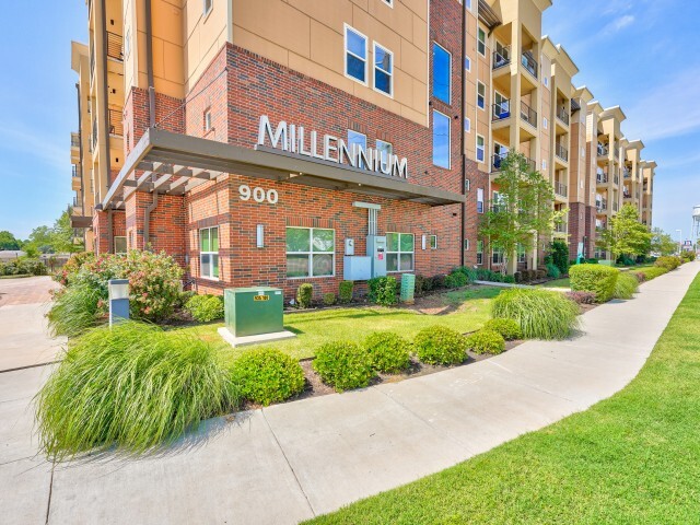Millennium in Norman, OK - Foto de edificio