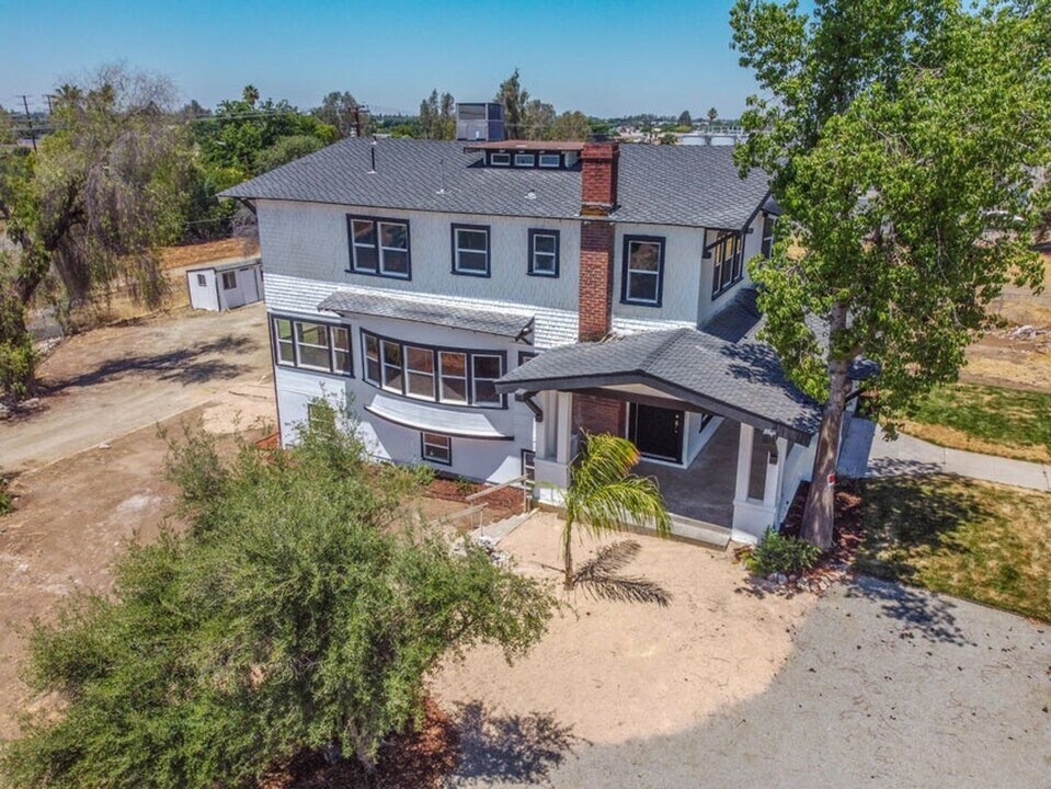 1019 N Main St in Porterville, CA - Building Photo