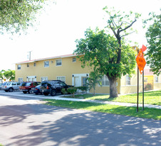 3813-3821 SW 13th Ct in Fort Lauderdale, FL - Foto de edificio - Building Photo