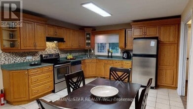 443 Castlegrove Ct in London, ON - Building Photo - Building Photo