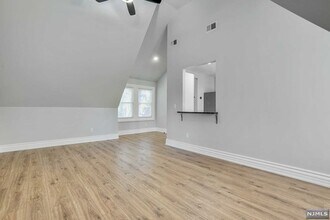 525 Ridgewood Blvd E-Unit -2 in Ridgewood, NJ - Building Photo - Building Photo