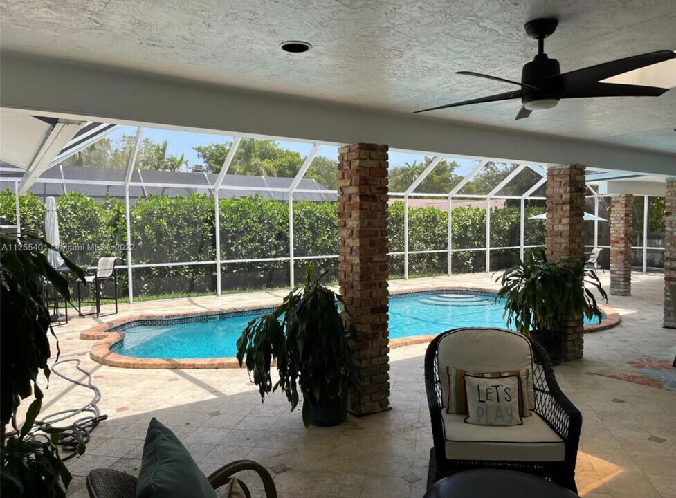 7821 SW 183rd Ter in Palmetto Bay, FL - Building Photo