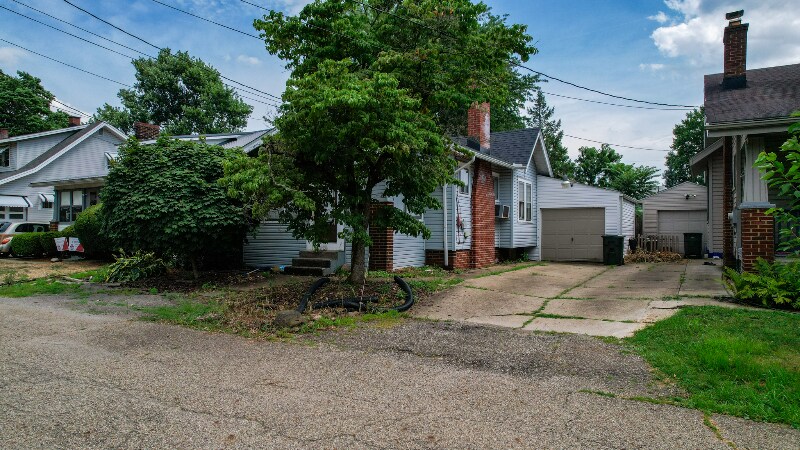 1126 18th St NE in Canton, OH - Building Photo