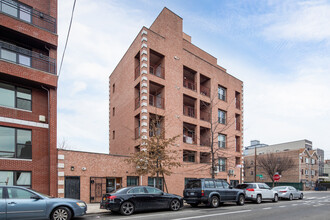 516 Kingston Ave in Brooklyn, NY - Building Photo - Building Photo