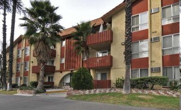 El Conquistador Apartments in Van Nuys, CA - Building Photo - Building Photo