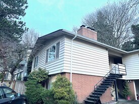 5220 Sand Point Way NE, Unit #1 in Seattle, WA - Building Photo