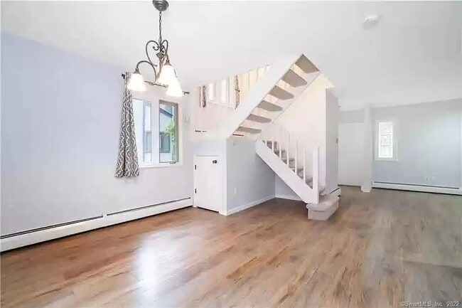 property at 7 Staunton Ct