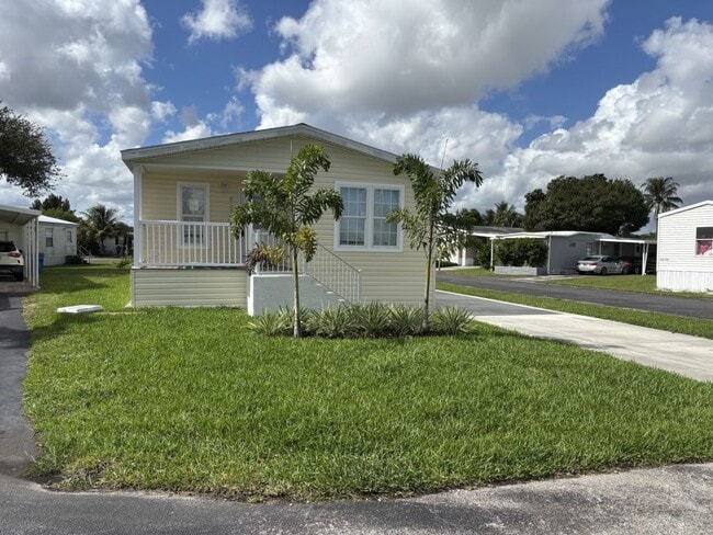 5220 SW 33rd St in Davie, FL - Foto de edificio - Building Photo