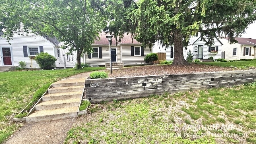 2928 Zarthan Ave S in Minneapolis, MN - Building Photo