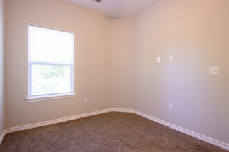 15629 Holly Dr in Montgomery, TX - Foto de edificio - Building Photo