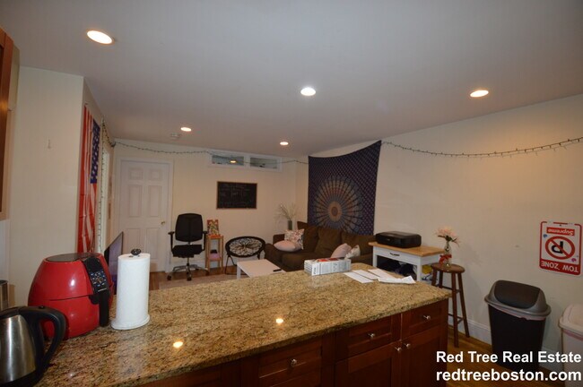 62 Egmont St, Unit 6 in Brookline, MA - Building Photo - Building Photo