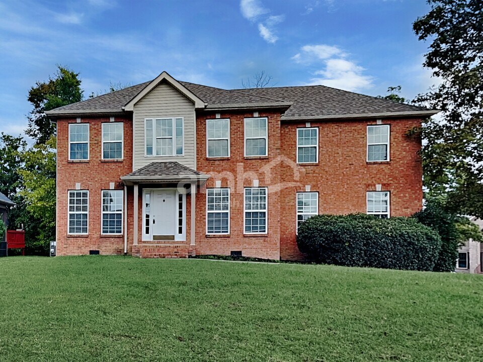 3625 Bentfield Dr in Antioch, TN - Foto de edificio