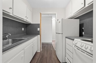 43 Olcott Dr in Manchester, CT - Building Photo - Building Photo