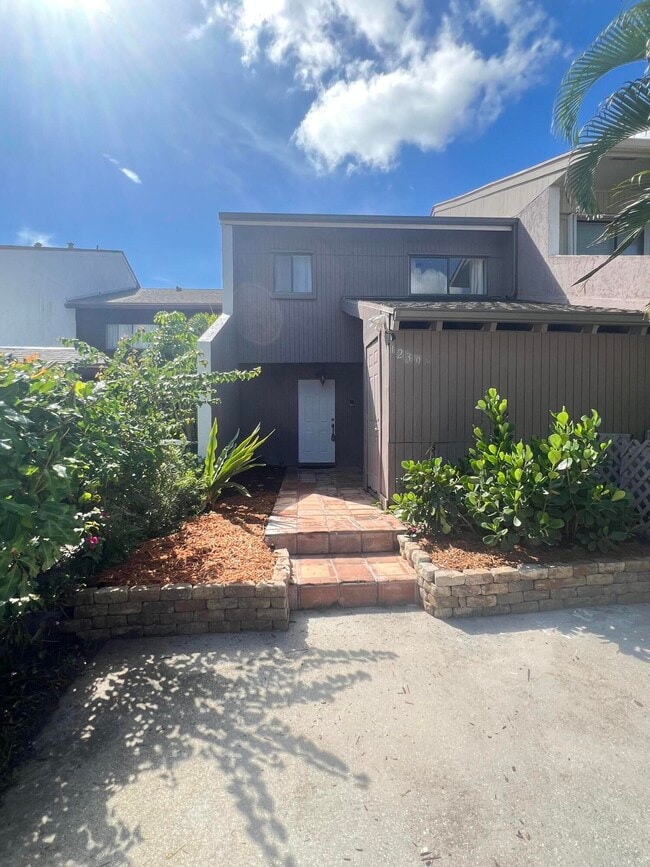 12398 Westhampton Cir