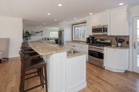 15 Overlook Dr in Southampton, NY - Building Photo - Building Photo