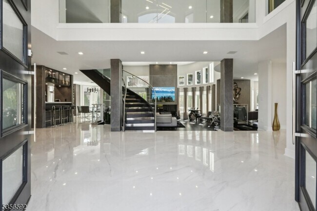 63 Roberts Rd in Englewood Cliffs, NJ - Building Photo - Building Photo