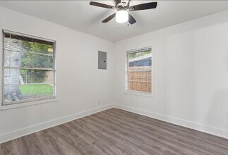 4303 Dacca Dr in Houston, TX - Foto de edificio - Building Photo