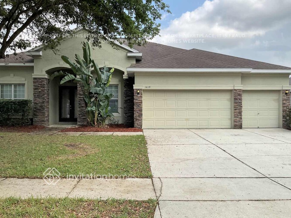 1419 Brilliant Cut Way in Valrico, FL - Building Photo