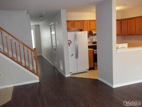 265 Shady Oak Ct in Piscataway, NJ - Building Photo - Building Photo