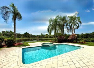 2547 Montclaire Cir in Weston, FL - Building Photo - Building Photo