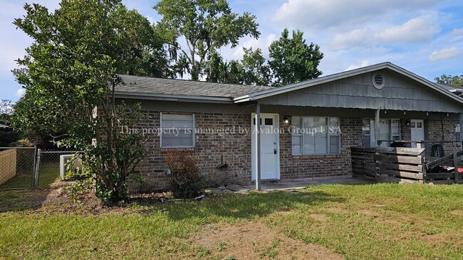 6063 Longchamp Dr in Jacksonville, FL - Foto de edificio - Building Photo