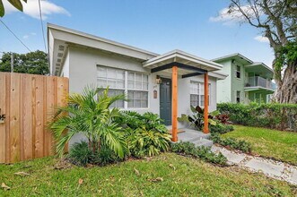 549 21st St in West Palm Beach, FL - Foto de edificio - Building Photo