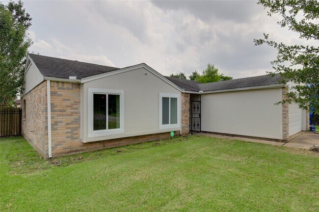 15803 Pryor Dr