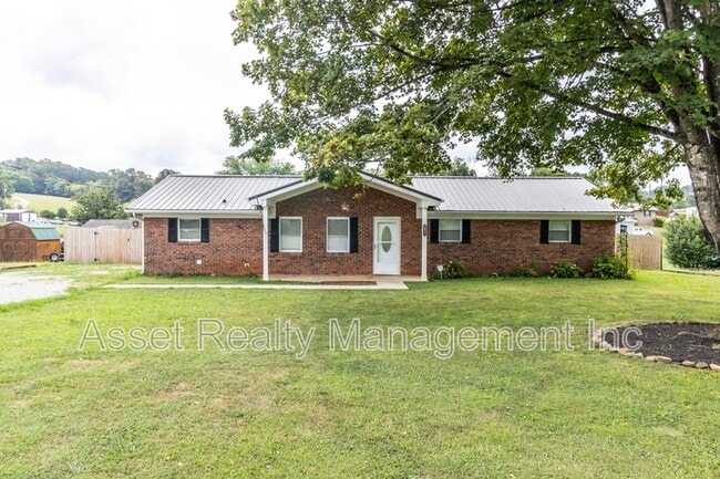 property at 2821 Vicksburg Ln