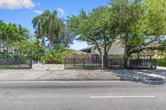 7521 SW 56th St in Miami, FL - Building Photo - Building Photo