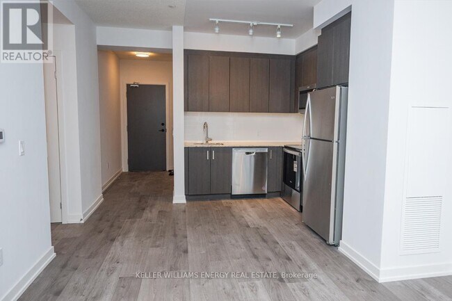 1010 Dundas St E in Whitby, ON - Building Photo - Building Photo