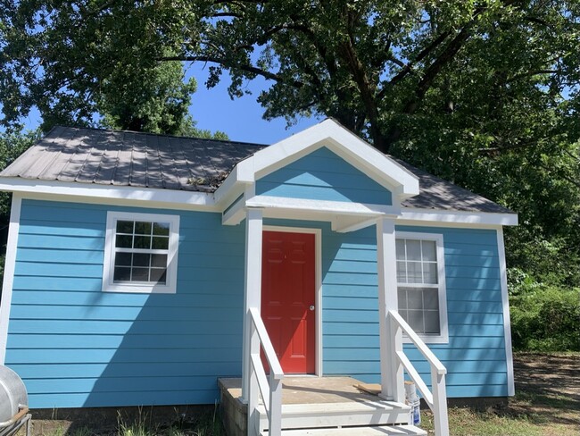 property at 318 E Whitt St