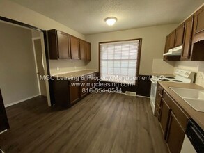 1609 Blueberry Dr in Harrisonville, MO - Foto de edificio - Building Photo