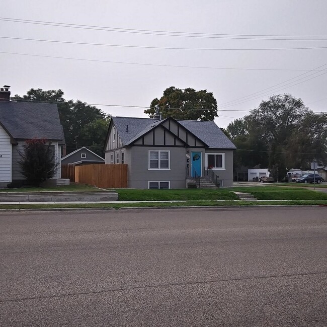 property at 1002 Everett St